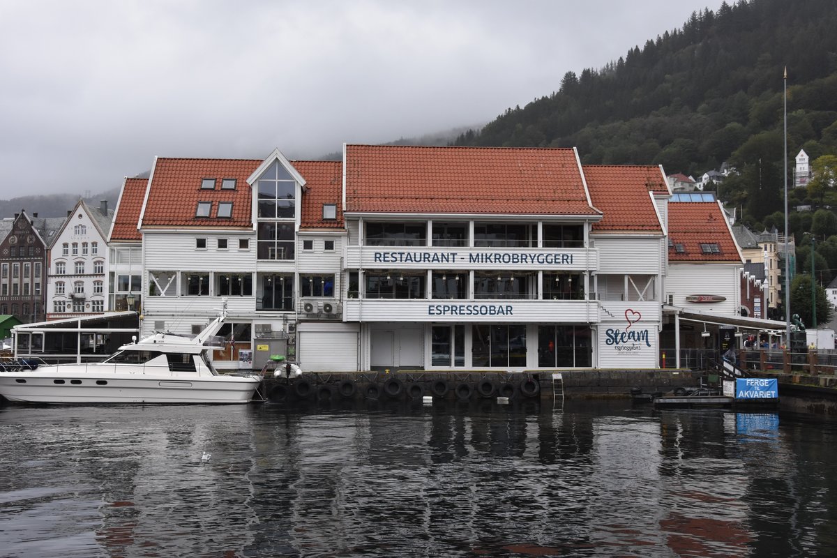 BERGEN (Fylke Vestland, bis 31.12.2019 Fylke Hordaland), 10.09.2016, Blick vom Markt zur Zachariasbrcke