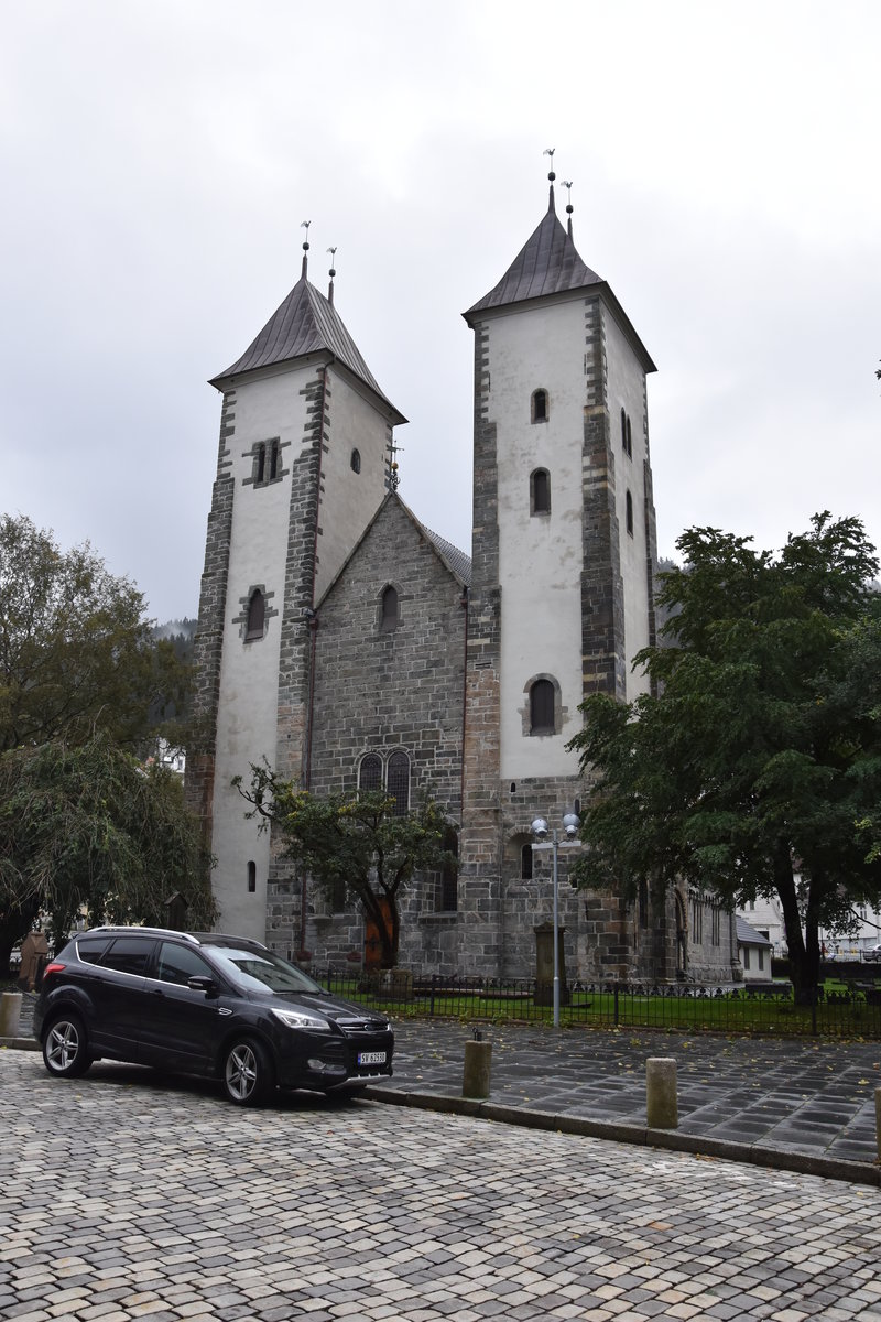 BERGEN (Fylke Vestland, bis 31.12.2019 Fylke Hordaland), 10.09.2016, die Mariakirche am Rande des Hanseviertels Bryggen