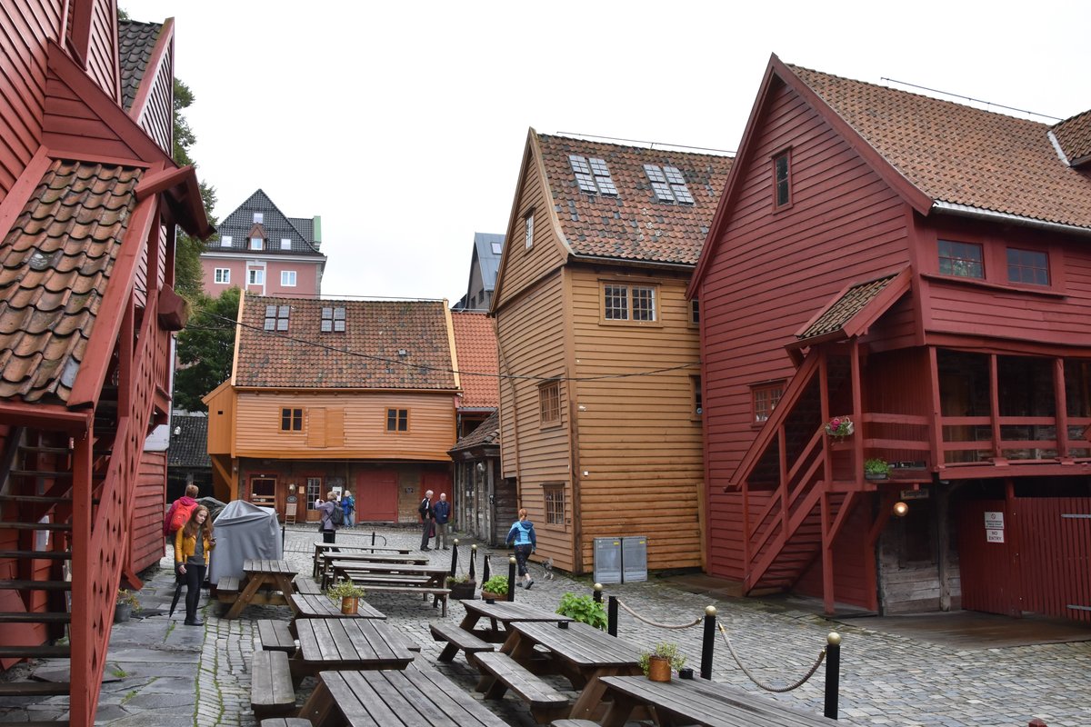 BERGEN (Fylke Vestland, bis 31.12.2019 Fylke Hordaland), 10.09.2016, mitten im alten Hanseviertel, das bereits seit 1979 zum UNESCO-Weltkulturerbe zhlt 