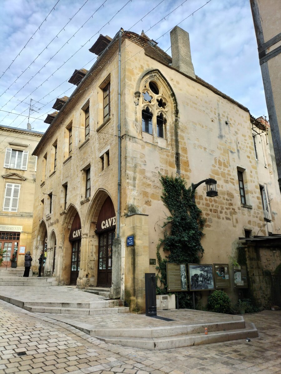 Bergerac, Gotisches Haus, heute Weinhaus  Le Temps du Vin , 19.12.2022