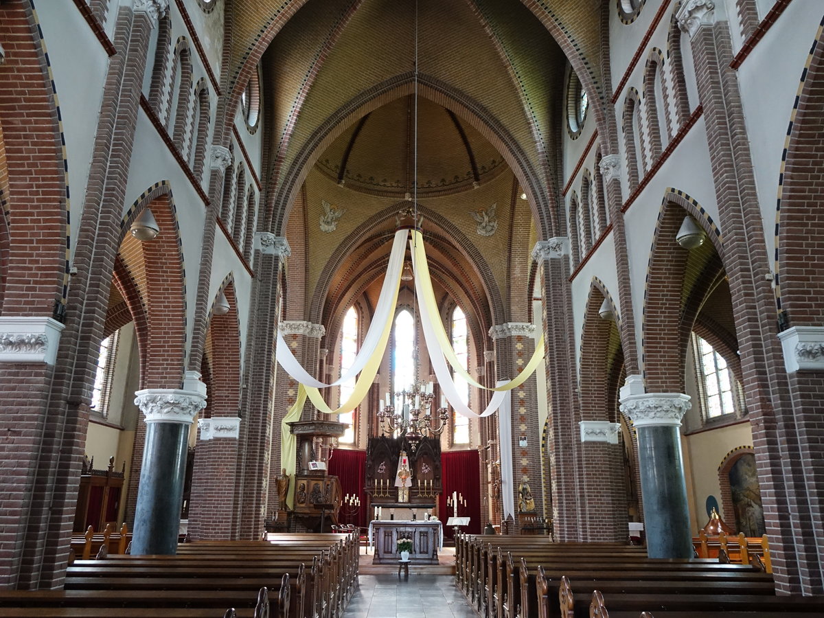 Bergharen, Innenraum der Ref. St. Anna Kirche (07.05.2016)