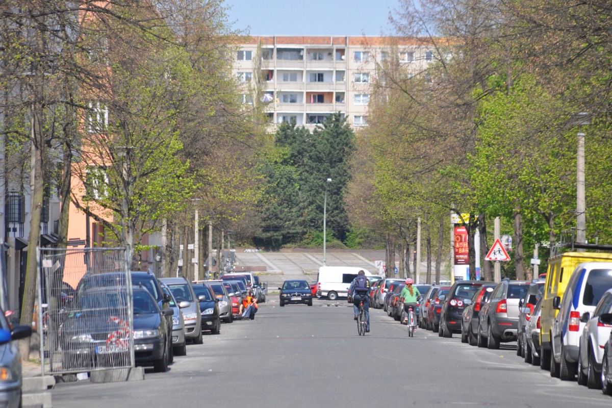 BERLIN, 01.05.2013, Frhling in der John-Schehr-Strae in Prenzlauer Berg