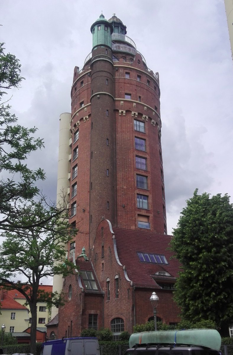 Berlin. Alter Wasserturm Westend am Spandauer Damm. Aufgenommen am 07.06.2020.