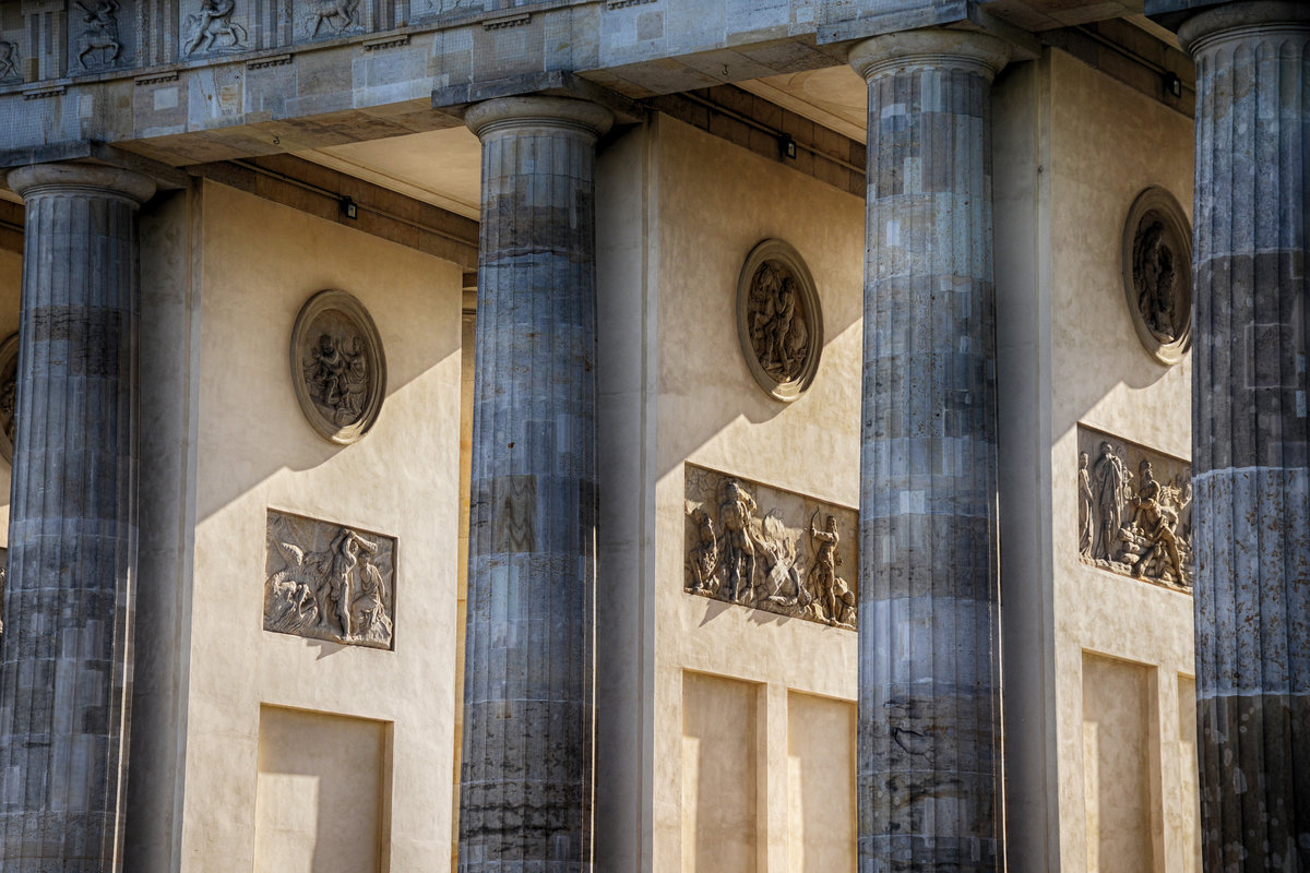 Berlin - Ausschnitt von Brandenburger Tor (vom Pariser Platz aus gesehen). Aufnahme: 8. Juni 2019.