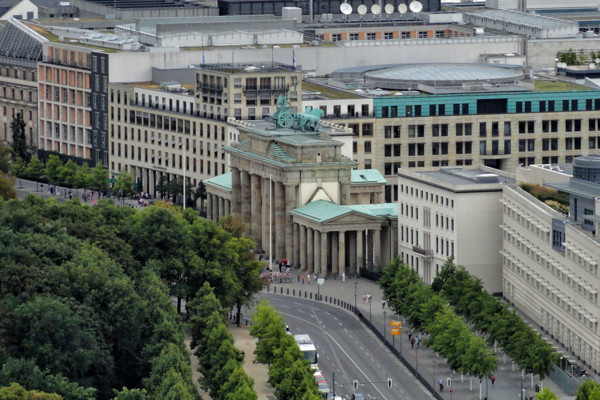 Berlin, das Brandenburger Tor von Oben. - 26.08.2015