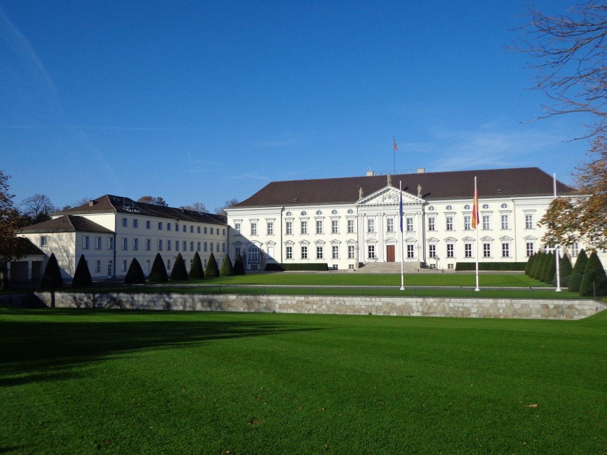 Berlin. Das Schloss Bellevue am sonnigen 31.Oktober.2013.