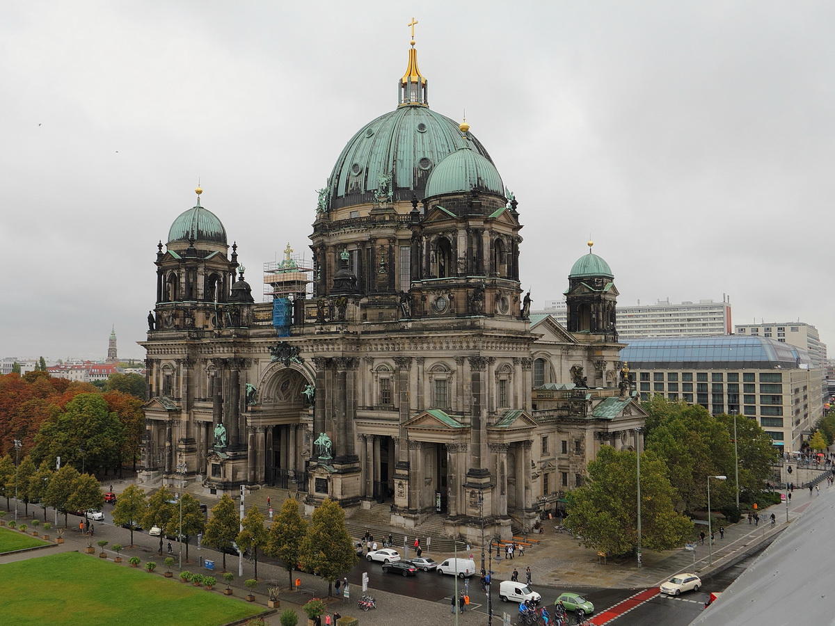 Berliner Dom gesehen von den Humboldt Terrassen am 06. Oktober 2016.