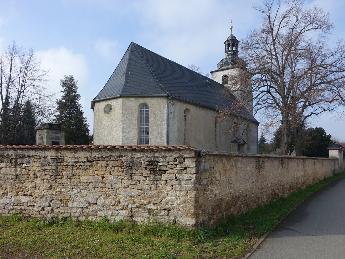 Berlstedt, evangelische St. Crucis Kirche, erbaut bis 1696 (09.04.2023)
