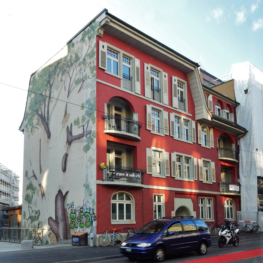 Bern, markantes Haus an der Monbijoustrasse 70 - 29.10.2014