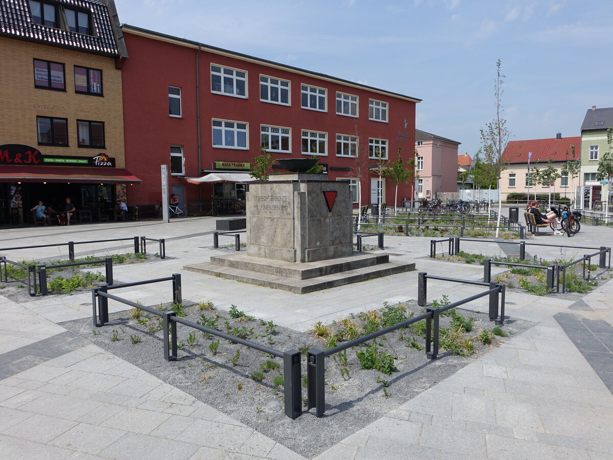 Bernau, Denkmal am Bahnhofsplatz (24.05.2026)