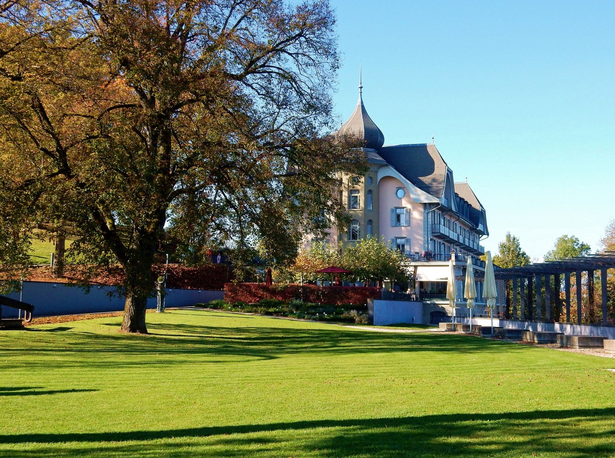 Berner Hausberg Gurten mit Hotel Gurten Kulm. Wer auf dem Gurten ankommt, wird mit einem herrlichen Ausblick auf die Stadt Bern belohnt - 29.10.2014 