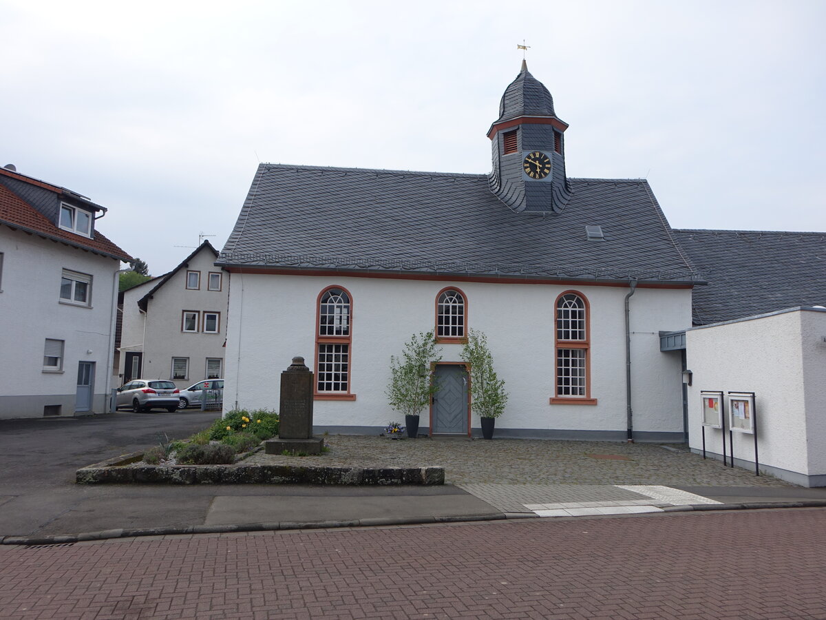 Bersrod, evangelische Kirche, gotische Saalkirche aus dem 13. Jahrhundert (30.04.2022)