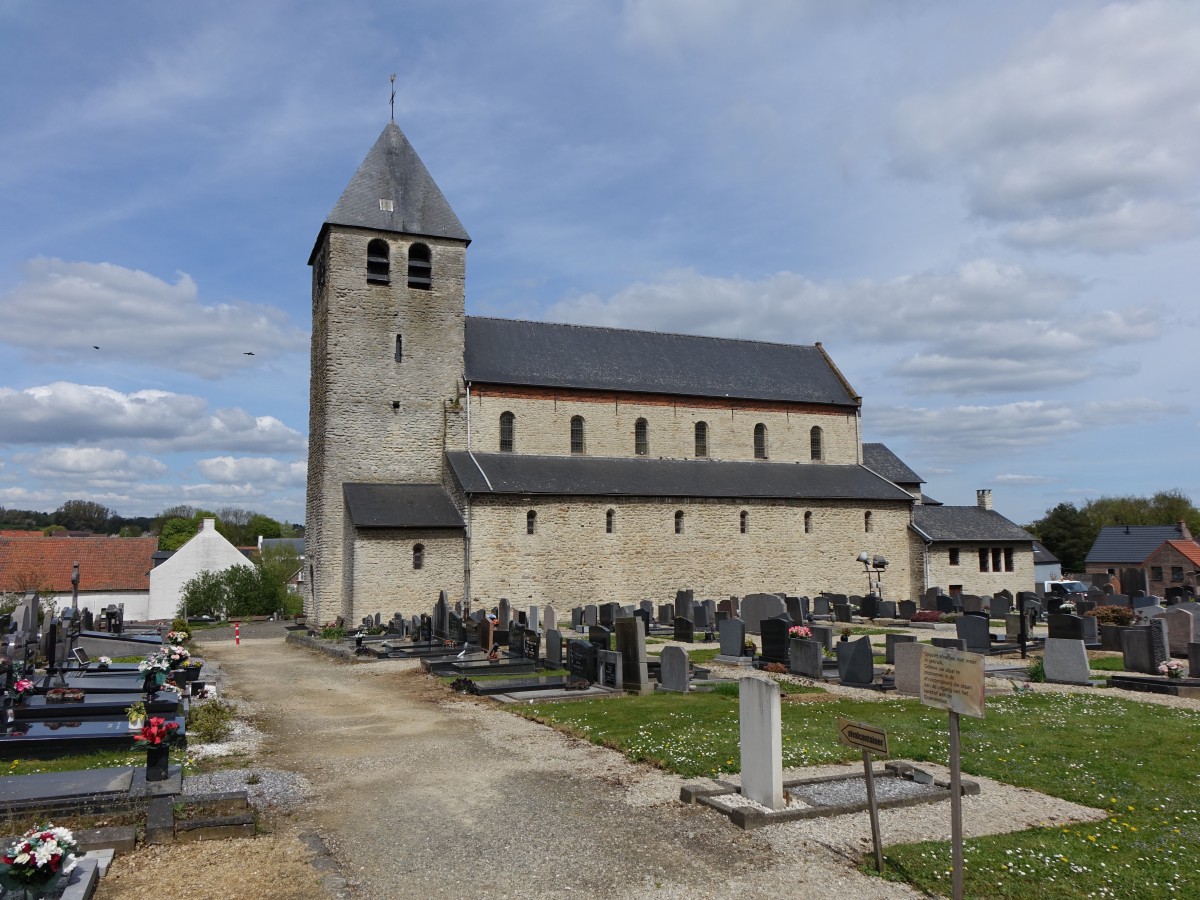 Bertem, romanische Sint Pieters Banden Kirche, erbaut zwischen 950 und 1050 (27.04.2015)