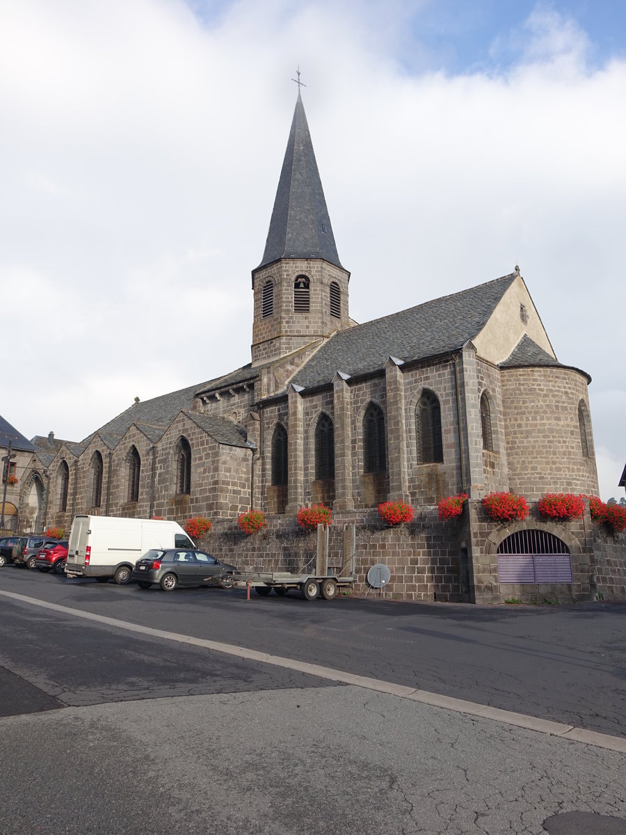 Besse-et-Saint-Anastaise, St. Andre Kirche, erbaut im 12. Jahrhundert, Chor von 1555 (20.09.2016)