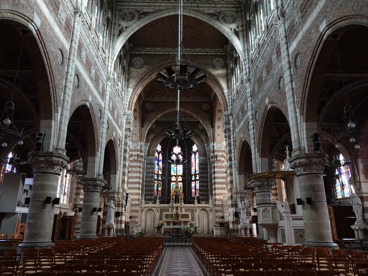 Bethune, Innenraum der St. Vaast, Kirche, gebaut von 1924 bis 1927 durch Louis-Marie Cordonnier (14.05.2016)