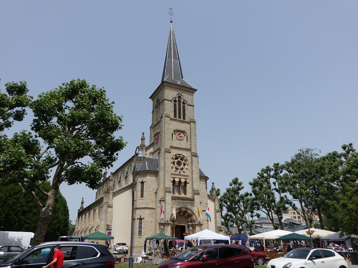 Bettemburg, neuromanische Dekanatskirche Maria Himmelfahrt, erbaut von 1887 bis 1889 (18.06.2022)