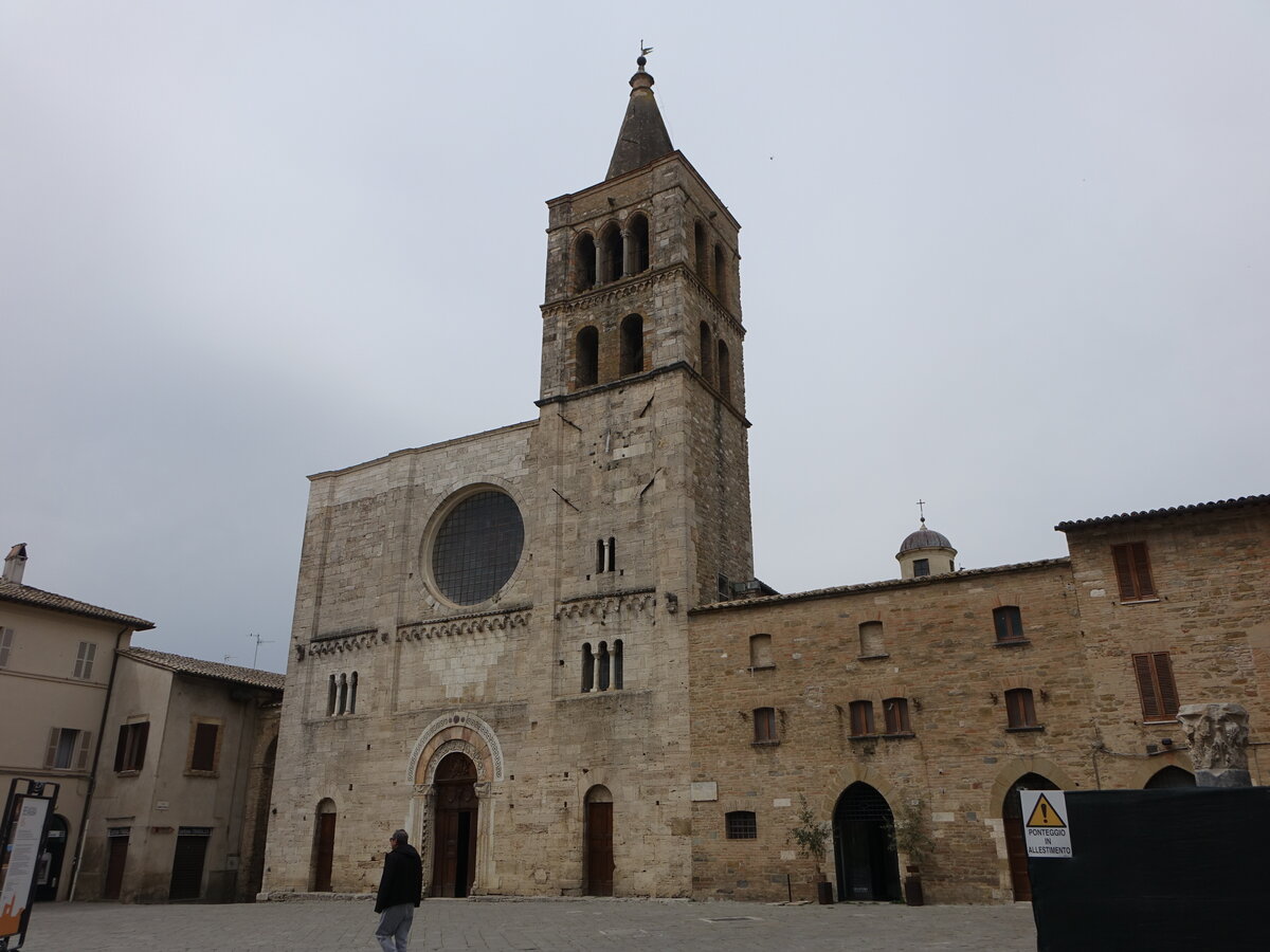 Bevagna, Pfarrkirche San Michele, erbaut im 12. Jahrhundert (27.03.2022)