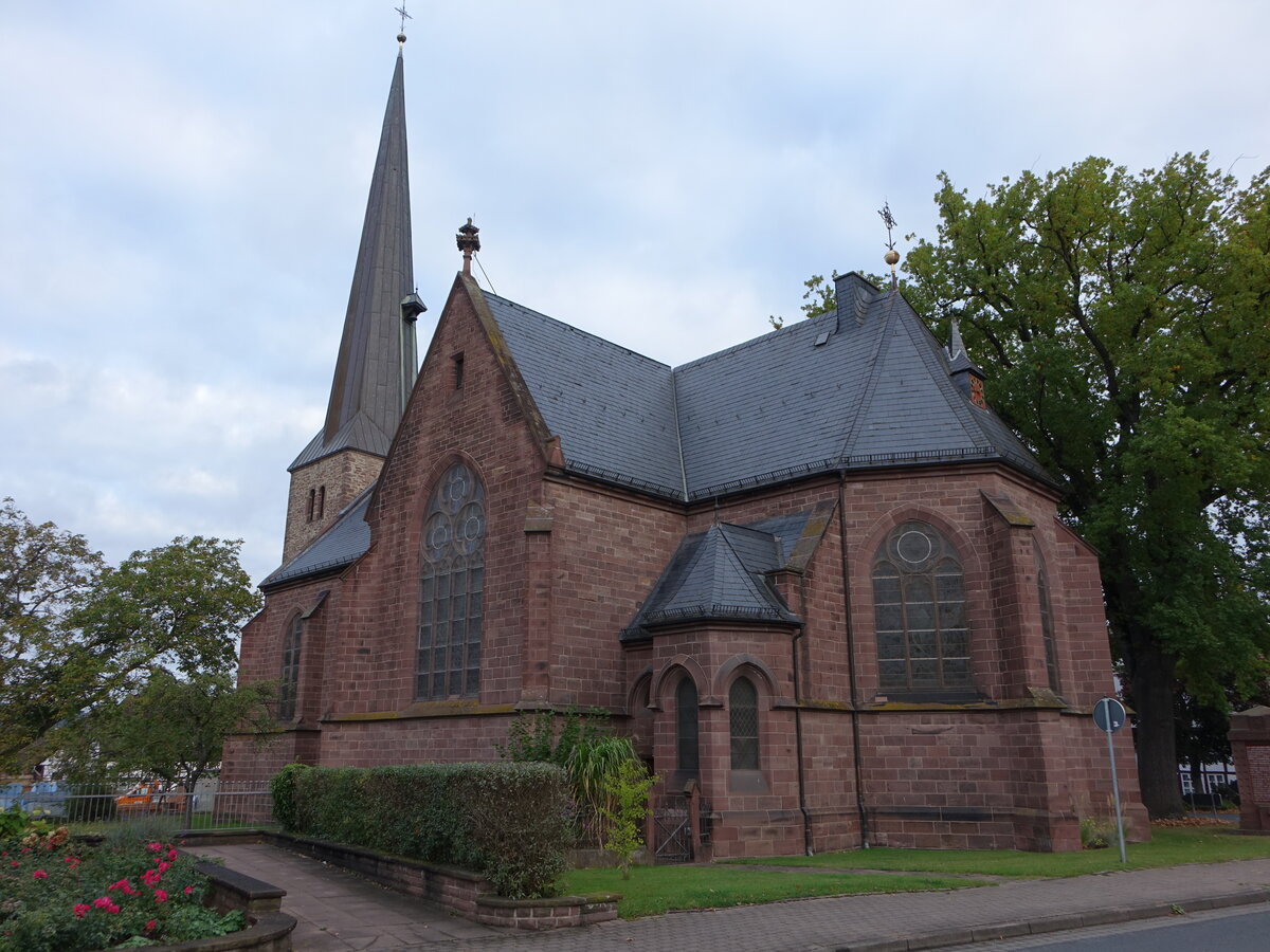 Bevern, neugotische Pfarrkirche St. Johannes, erbaut 1893 (06.10.2021)