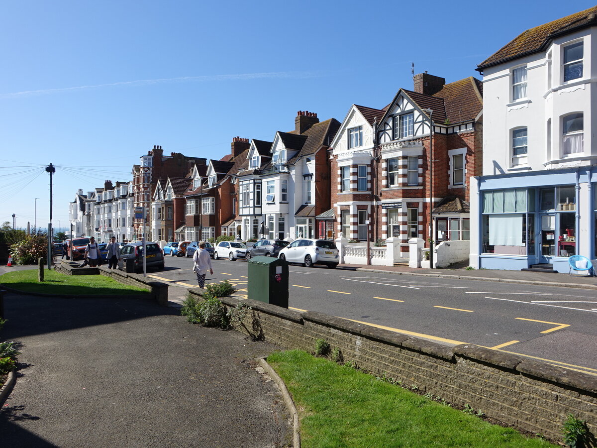 Bexhill-on-Sea, Huser in der Sea Road, East Sussex (04.09.2023)