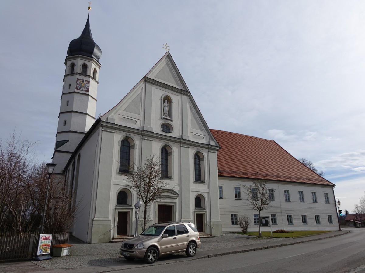 Beyharting, ehem. Augustiner Chorherren Stiftskirche St. Johann Baptist, Kreuzgang und Turm 1420/60, Langhaus erbaut von 1668 bis 1670 durch Constantin Pader, 1730 barocke Ausgestaltung (09.02.2016)