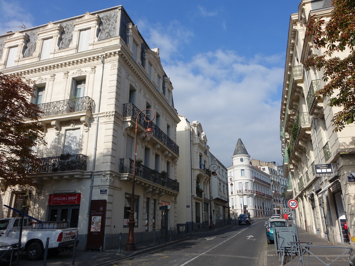 Beziers, Gebude am Place Garibaldi in der Altstadt (29.09.2017)