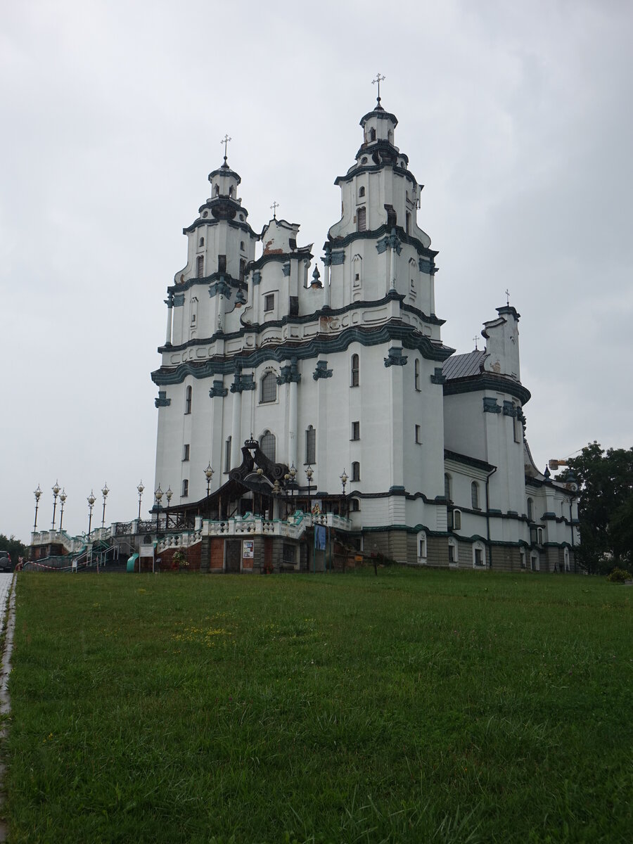 Bialystok, neobarocke Kirche der Auferstehung des Herrn, erbaut von 1991 bis 1996 durch den Architekten Michal Balasz (04.08.2021)