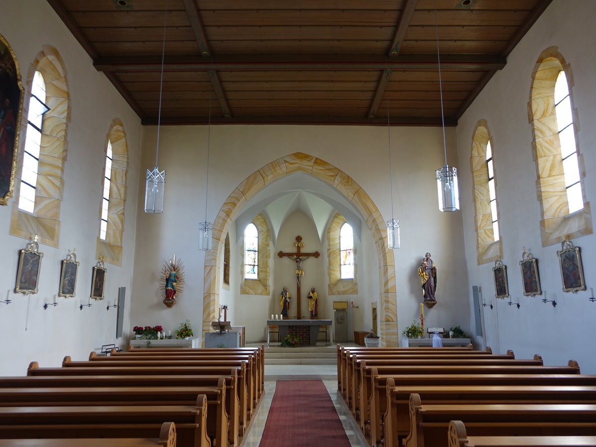 Biberbach, Innenraum der kath. Pfarrkirche St. Peter und Paul, Saalbau mit eingezogenem Chor, erbaut von 1905 bis 1906 (03.06.2017)
