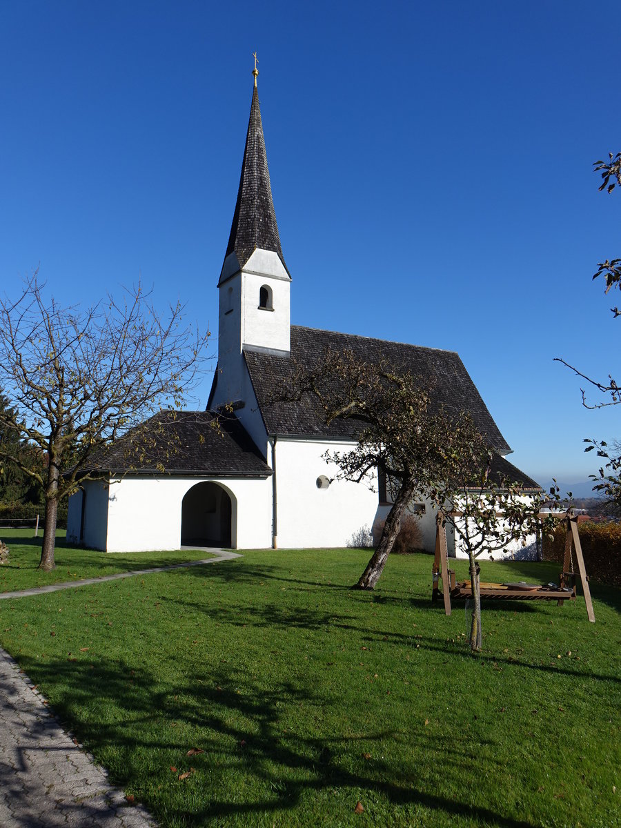 Bicheln, St. Erasmus Kapelle, kleiner Satteldachbau, erbaut im 19. Jahrhundert (10.11.2018)