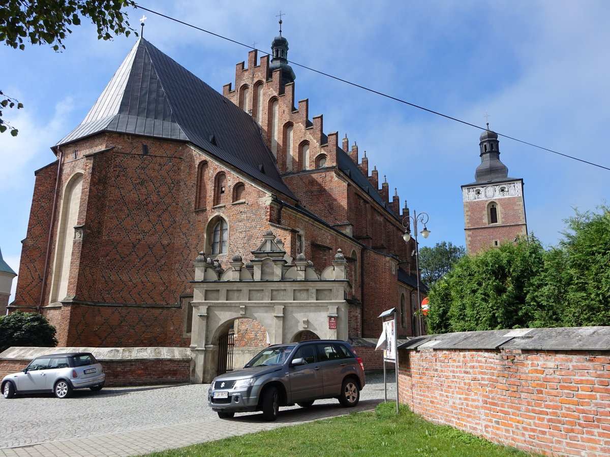 Biecz, Kollegiatskirche, erbaut ab 1480, Glockenturm aus dem 15. Jahrhundert (03.09.2020)