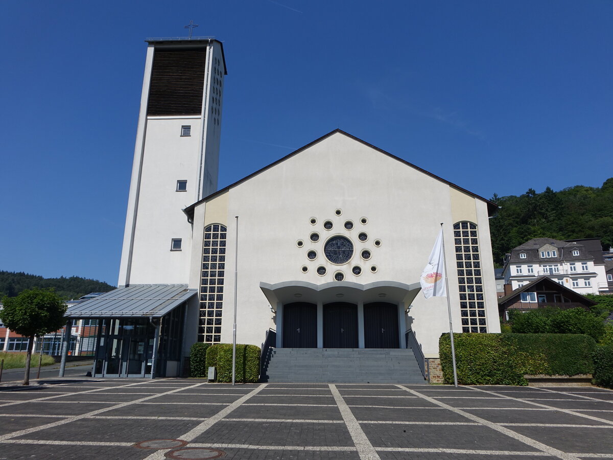 Biedenkopf, Pfarrkirche St. Josef, erbaut von 1956 bis 1957 (26.06.2026)