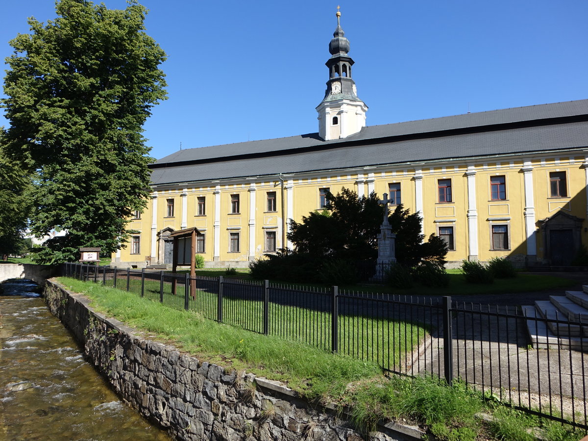 Bila Voda / Weisswasser, Barockgebude des Piaristenkollegs, erbaut um 1730 (01.07.2010)