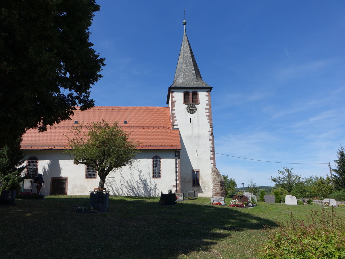 Bilfingen, Wallfahrtskirche St. Johannes, erbaut im 12. Jahrhundert, Umbau im 15. Jahrhundert zur gotischen Kirche, Kirchturm von 1750 (12.08.2017)