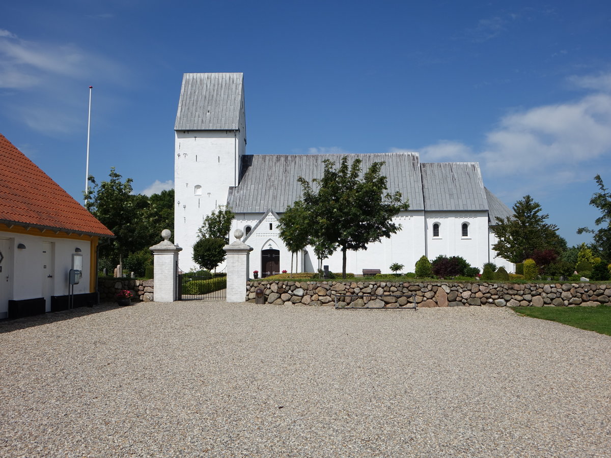 Billum, romanische Ev. Kirche am Kildegardvej, erbaut im 12. Jahrhundert (26.07.2019)