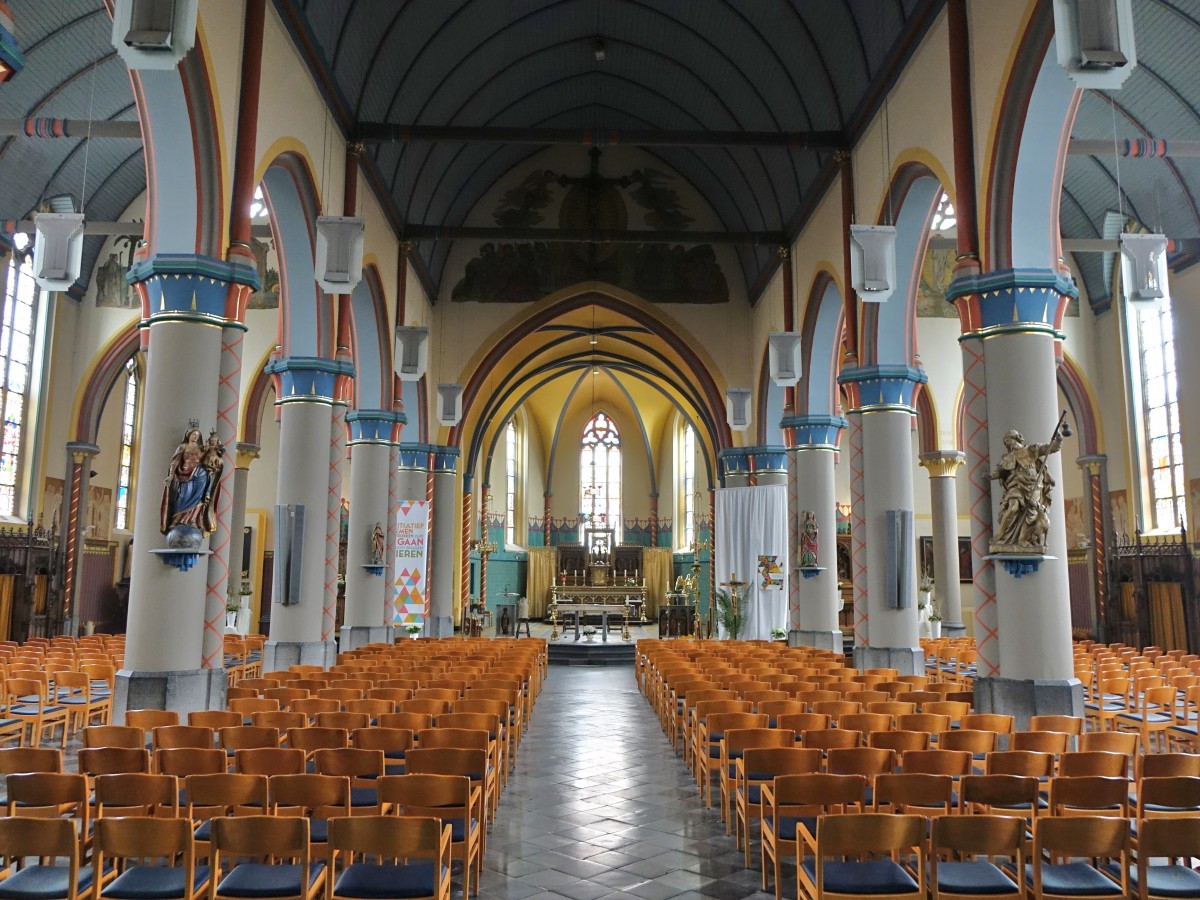 Bilzen, St. Mauritius Kirche, erbaut 1845 im neugotischen Stil durch Joseph Dumont, 
Malereien von 1993 bis 1994 durch J. Roux (25.04.2015)