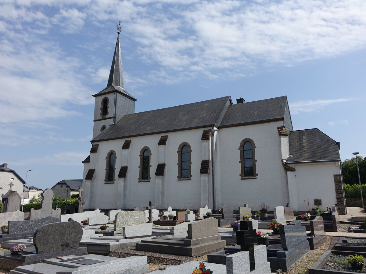 Binsfeld, Pfarrkirche Hl. Dreifaltigkeit in Duarrefstrooss (19.06.2022)