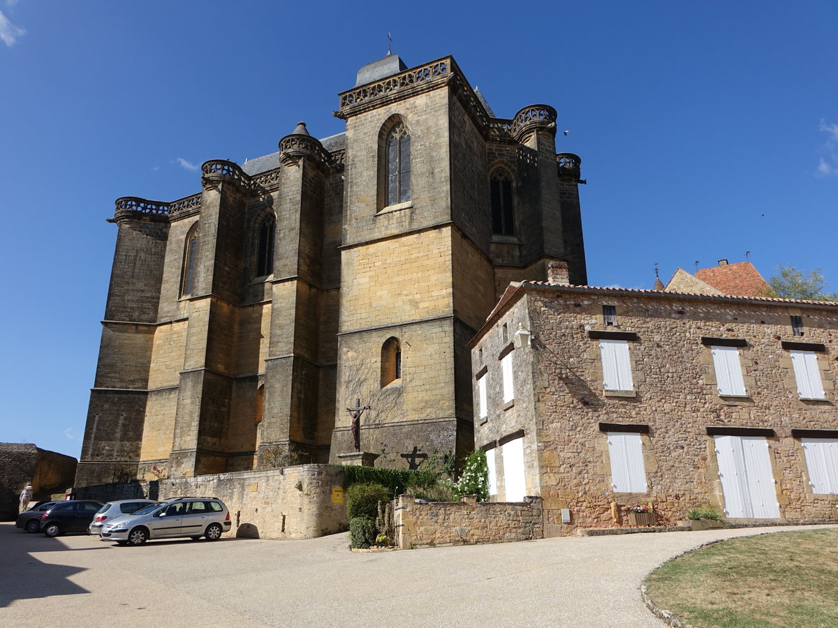 Biron, Pfarrkirche Notre-Dame-du-Bourg, erbaut im 12. Jahrhundert (22.07.2018)