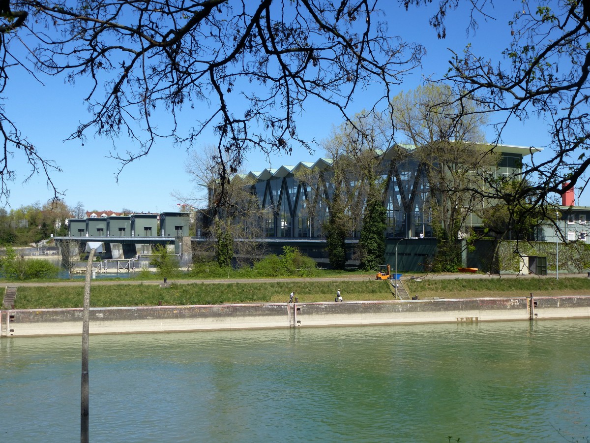 Birsfelden, Blick ber die Schleuseneinfahrt zum Flukraftwerk am Rhein, April 2015