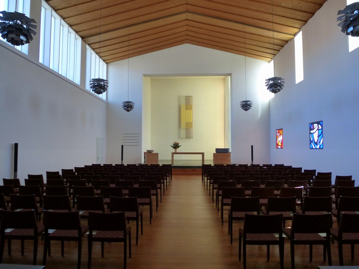 Birsfelden, Blick zum Altar in der evangelisch-reformierten Kirche, April 2015