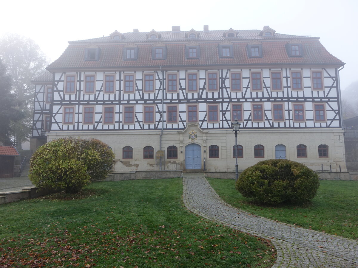 Bischofroda, Fachwerkschloss, erbaut 1752, heute Standesamt (12.11.2022)