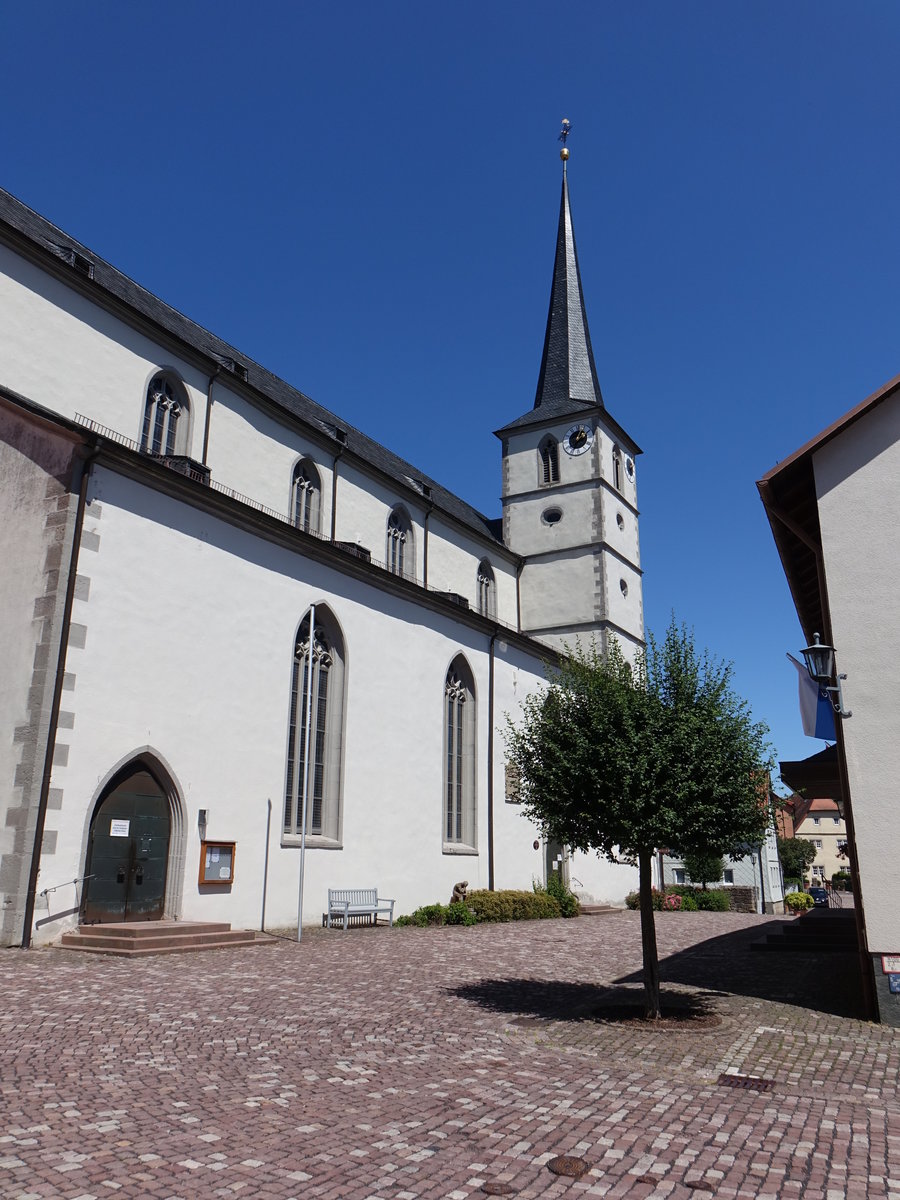 Bischofsheim in der Rhn, Stadtpfarrkirche St. Georg, erbaut von 1607 bis 1610 (08.07.2018)