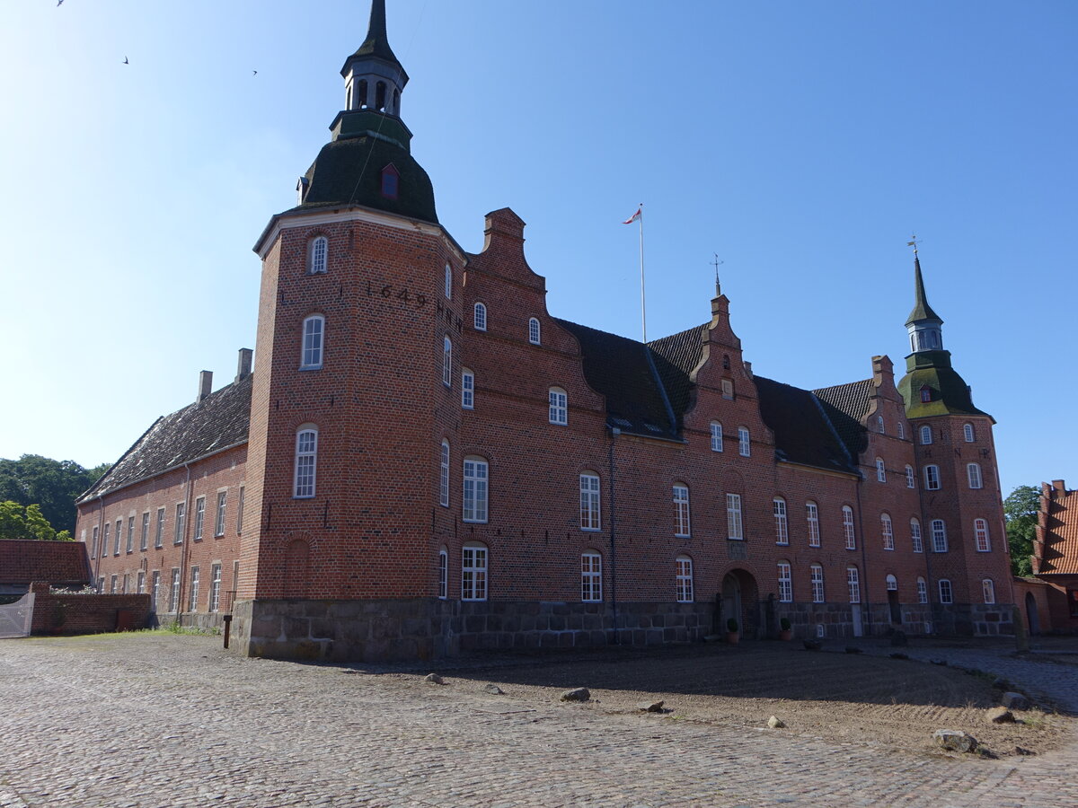 Bisserup, Schloss Holsteinborg, vierflgeliger Renaissancebau, erbaut von 1598 bis 1649 (17.07.2021)