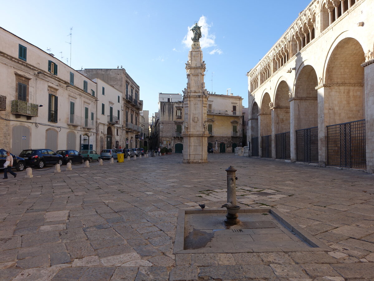 Bitonto, Denkmal an der Piazza Cathedrale (27.09.2022)