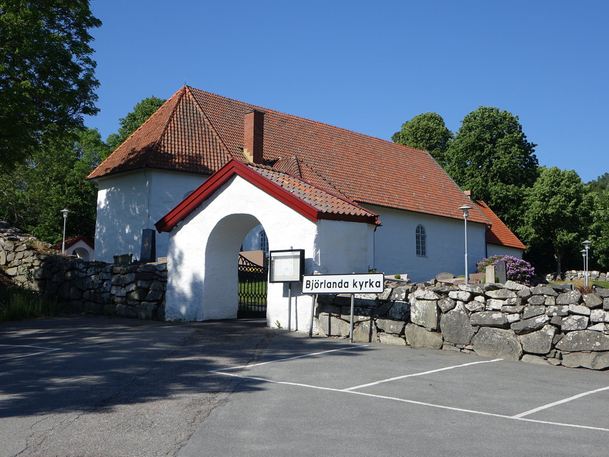 Bjrlanda, Ev. Kirche, erbaut im 13. Jahrhundert, Portaltor von 1738 (30.05.2018)