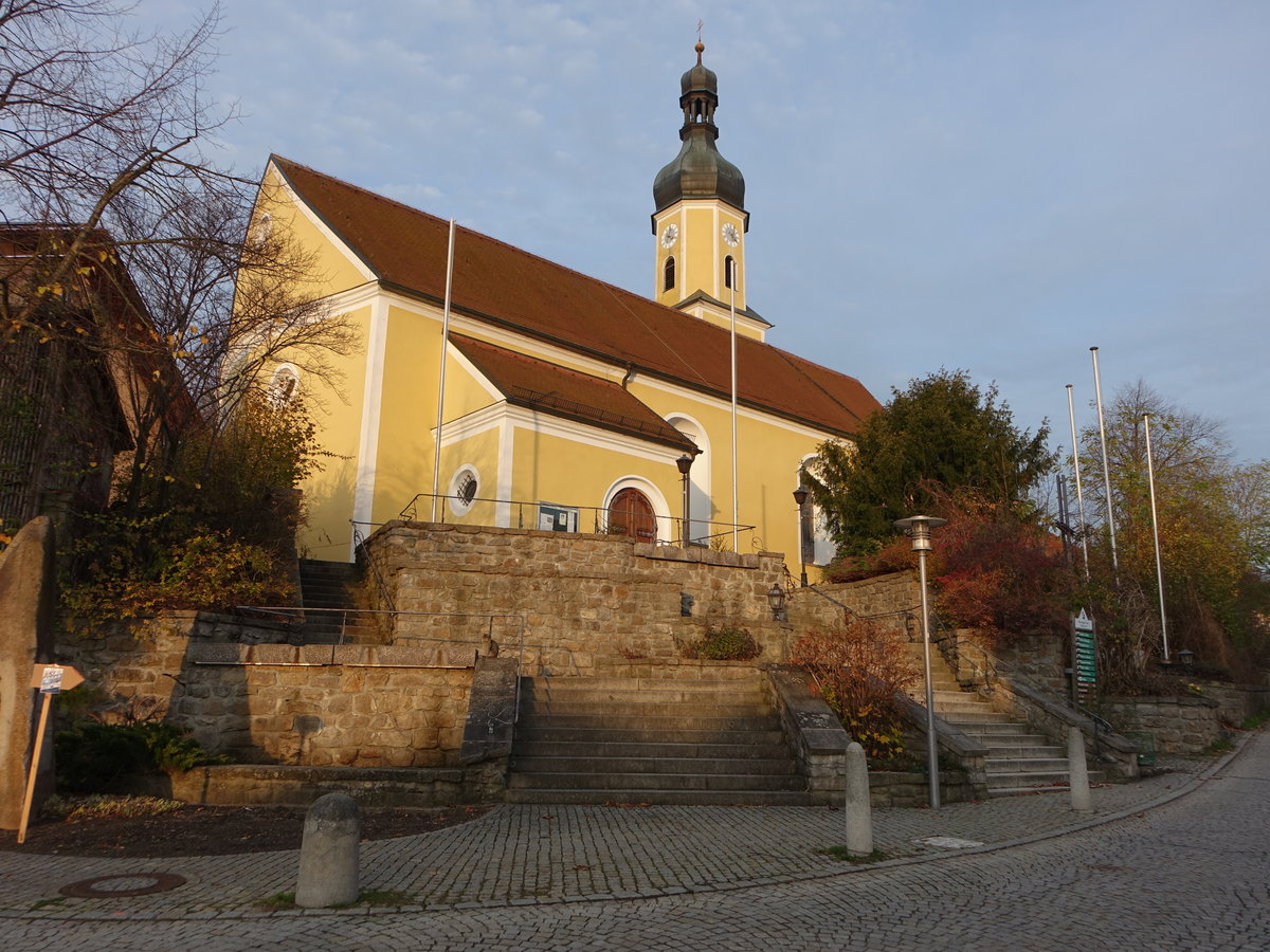 Blaibach, katholische Pfarrkirche St. Elisabeth, Saalbau mit eingezogenem Chor und Chorflankenturm, erbaut bis 1779 (04.11.2017)