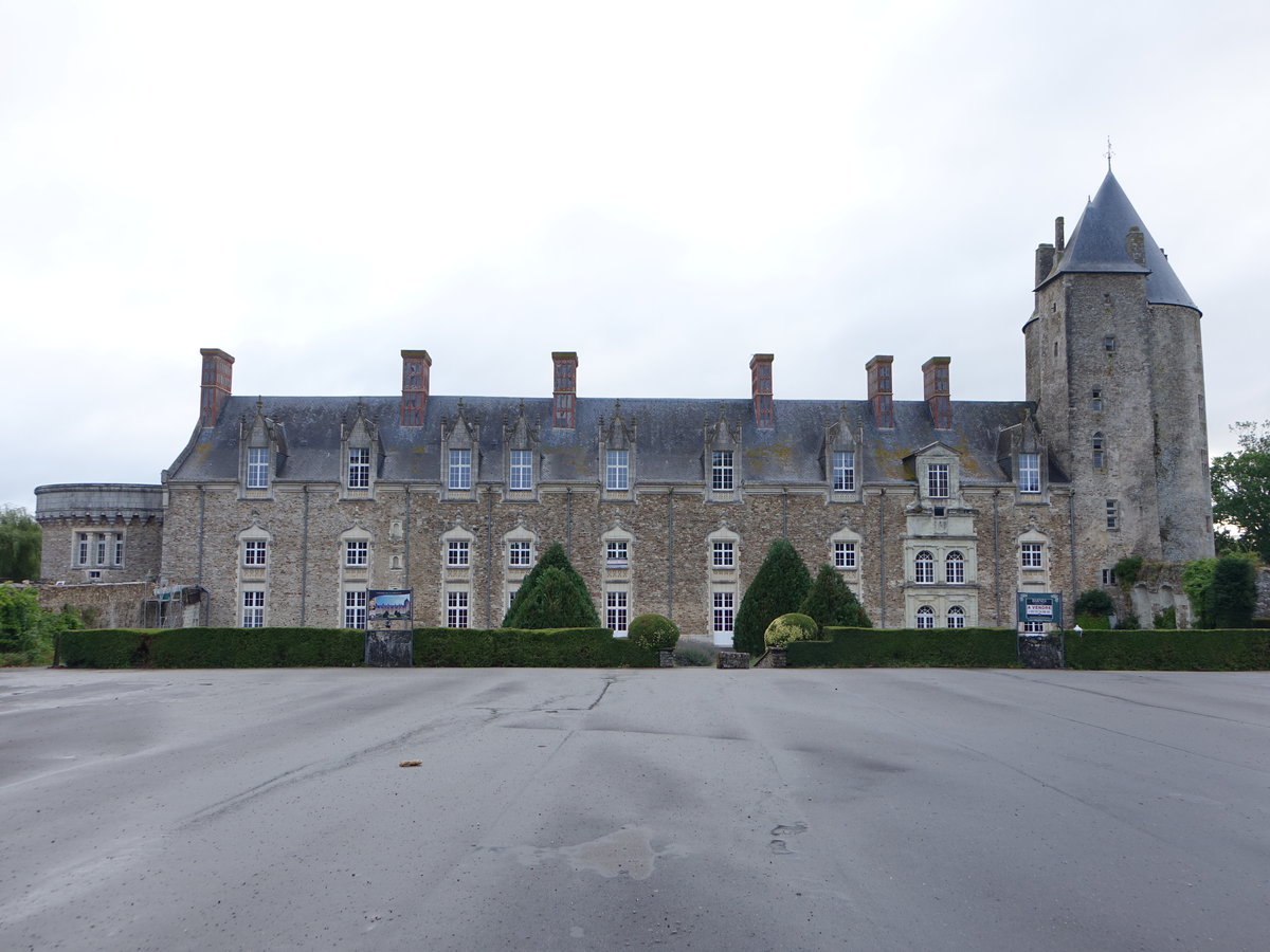 Blain, Schloss La Groulais, erbaut im 12. Jahrhundert, heute Schule (12.07.2017)