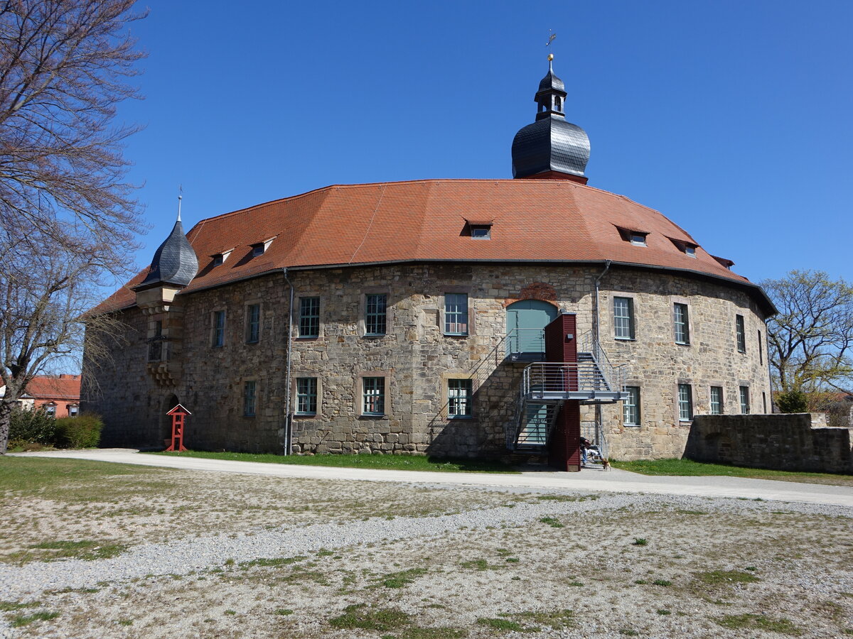 Blankenhain, Schloss, erbaut von 1680 bis 1690, heute kulturelle Einrichtung (17.04.2022)