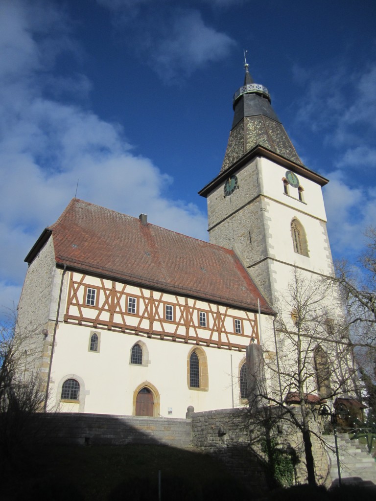 Blaufelden, St. Ulrichskirche, erbaut von 1423 bis 1509, der wuchtige Kirchturm diente als Wehrturm, ab 1526 evangelische Kirche (25.11.2013)