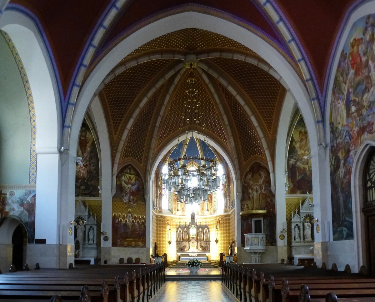 Bled, St.Martin, Blick in den Innenraum und zum Altar, Juni 2016