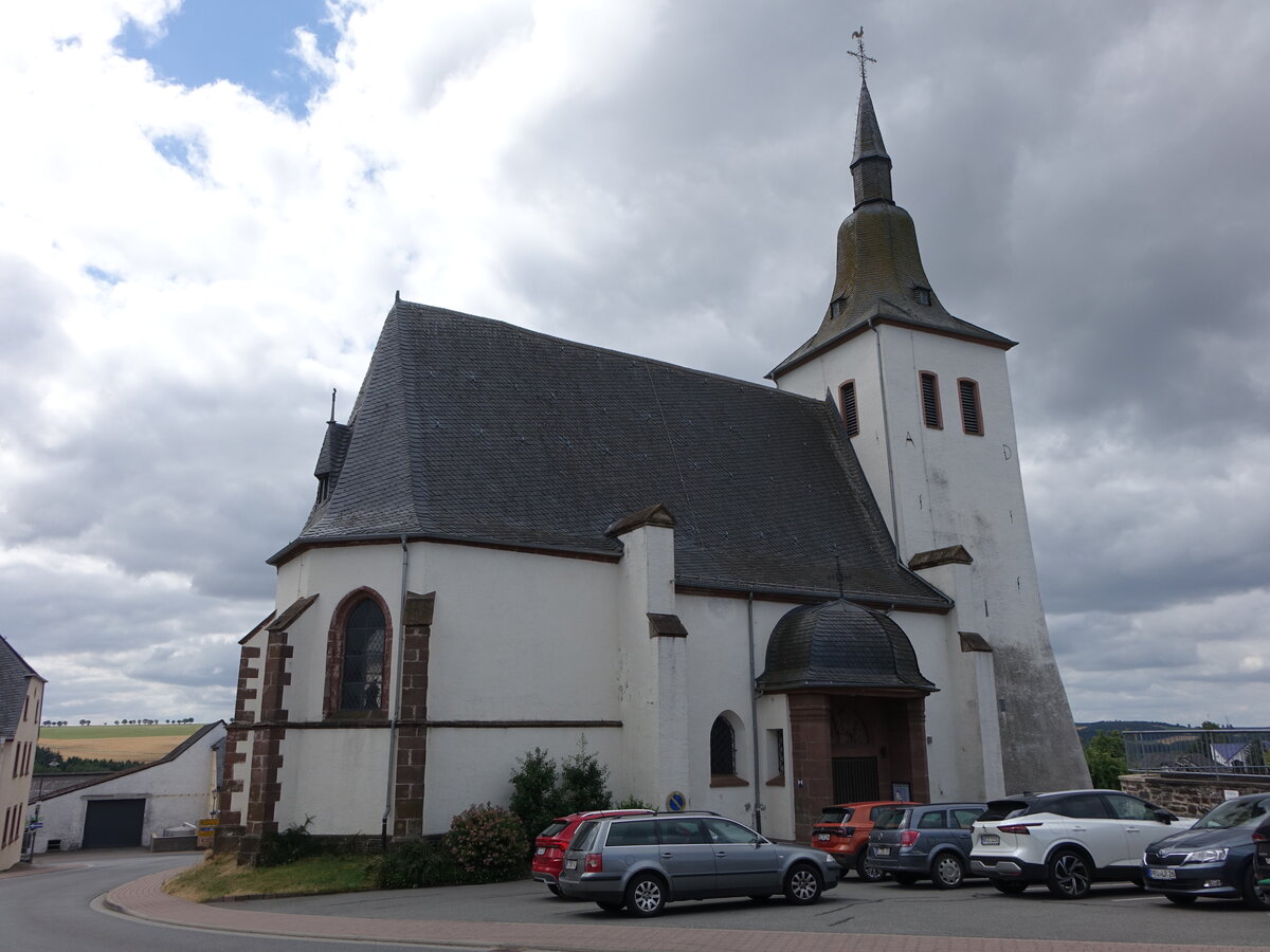 Bleialf, Pfarrkirche Maria Himmelfahrt, erbaut ab 1187, Chor und Kirchenschiff erbaut 1496 (19.07.2026)