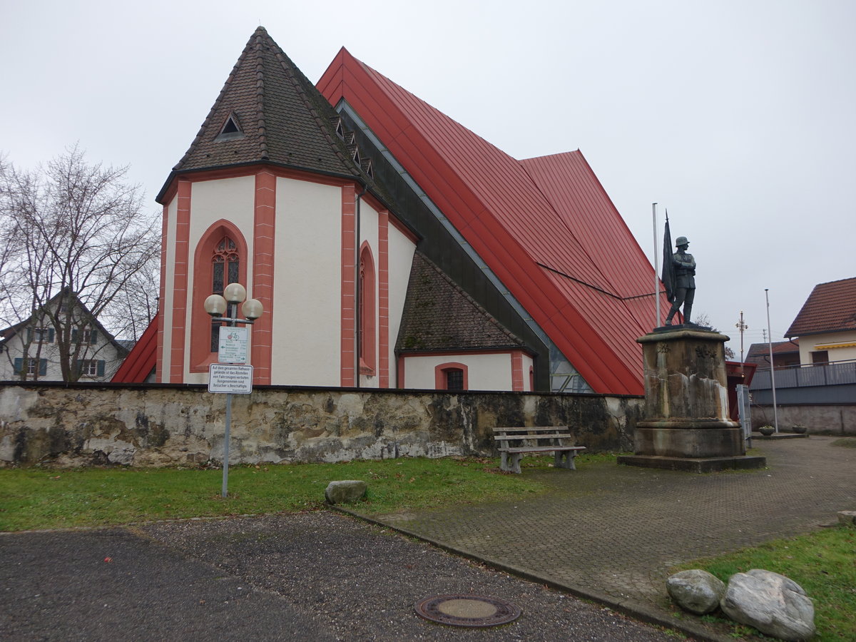 Bleibach, kath. Pfarrkirche St. Georg, der eigenwillige Bau vereinigt fnf Stil- und Bauepochen vom spten Mittelalter bis in die Moderne (01.01.2019)